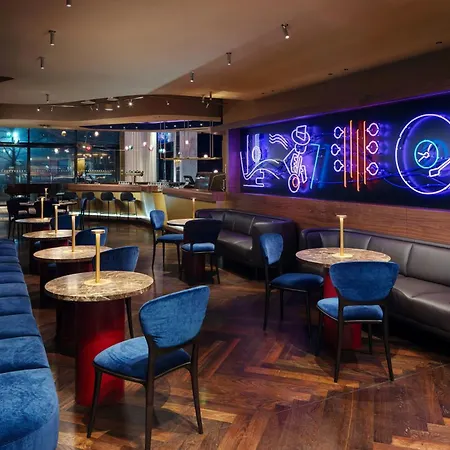 Ξενοδοχείο Courtyard By Marriott 4*