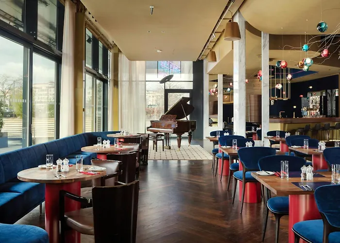 Courtyard By Marriott Hotell 4*