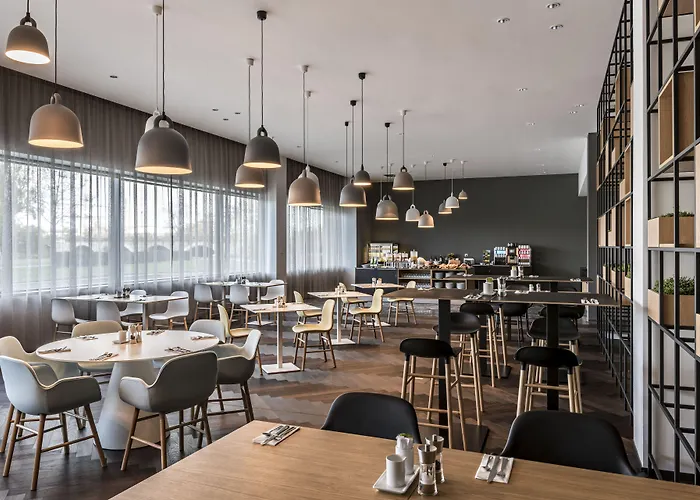 Courtyard By Marriott Hotell